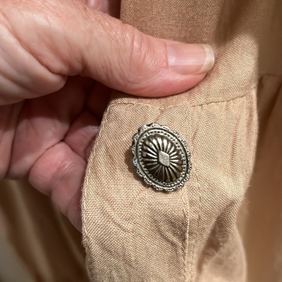 VTG Tan Slight Rustish 100% Rayon Maxi, Sz M, real functioning concho buttons - Picture 4 of 8